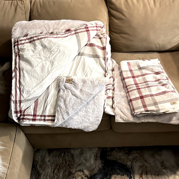 Queen UGG Comforter - Picture 2 of 5